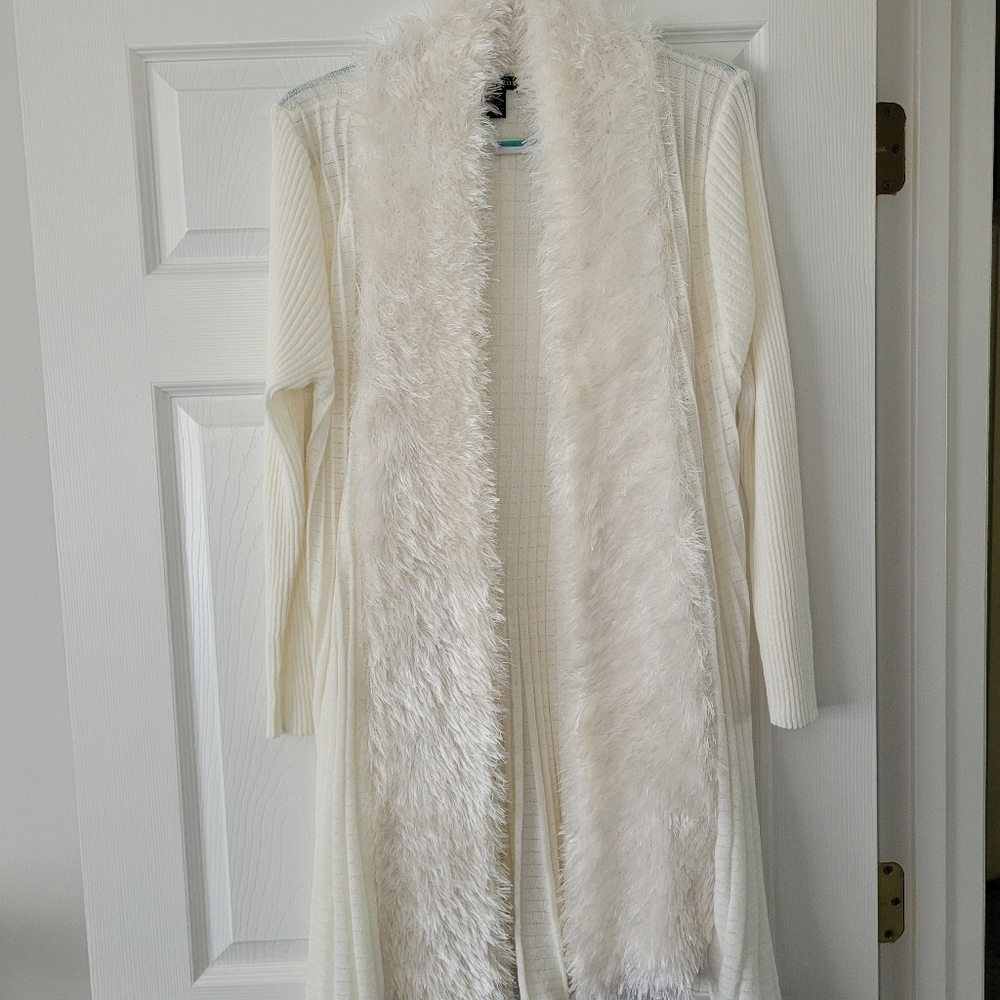 Lauren Michelle off white sweater size medium with faux fur colllar